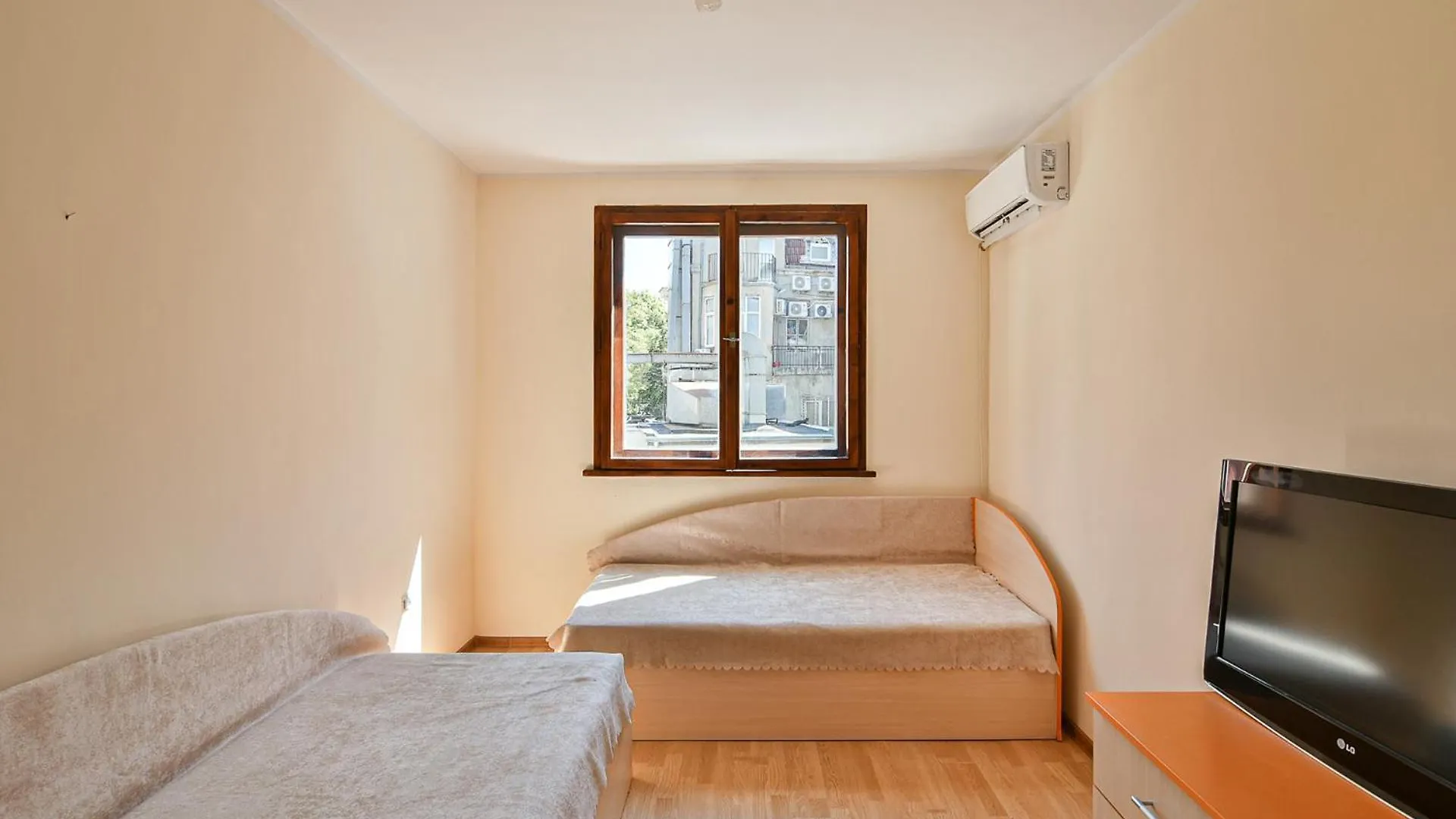 Apartment Super Central 2 Bedroom With Ac Varna