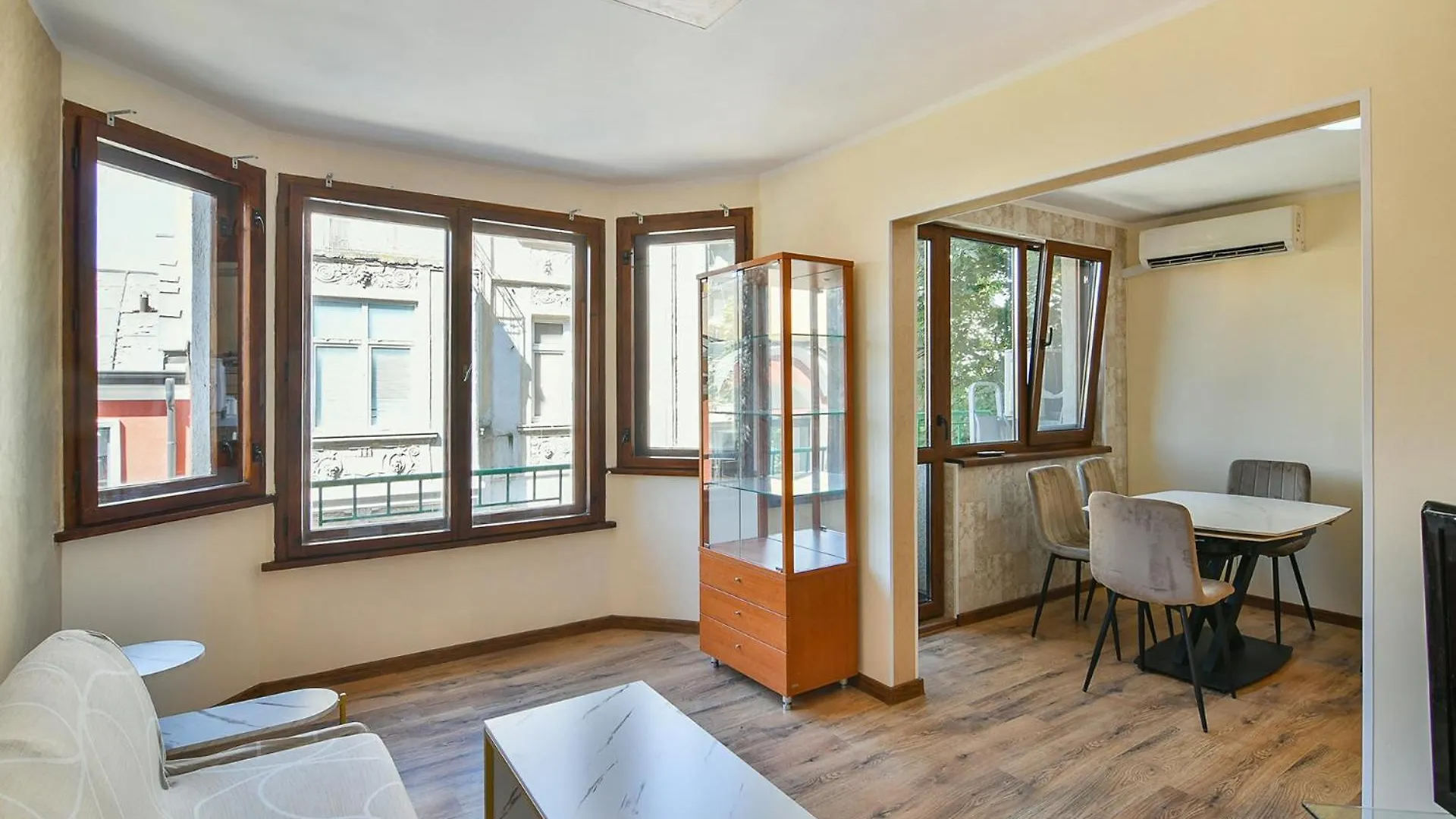 Super Central 2 Bedroom With Ac Varna Apartment